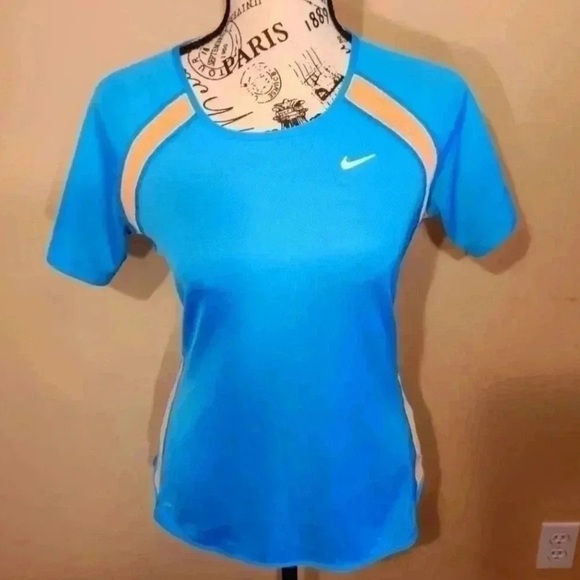 Nike dry fit shirt, size M - Picture 8 of 8